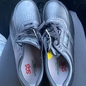 Men’s SAS shoes NWT